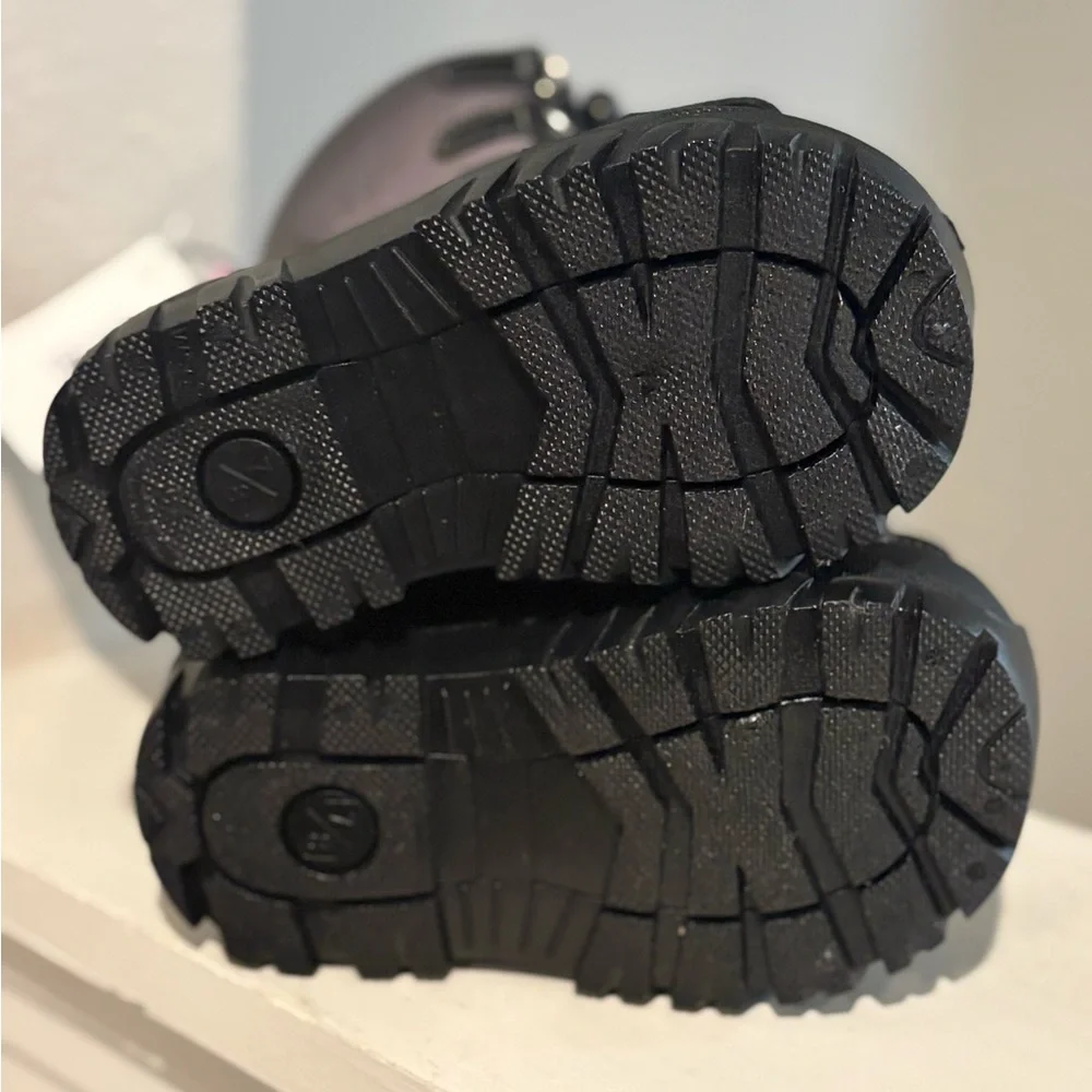 NWT Member's Mark Youth Kids Snow Boots, Size 7/8 Black Silver - Picture 4 of 5